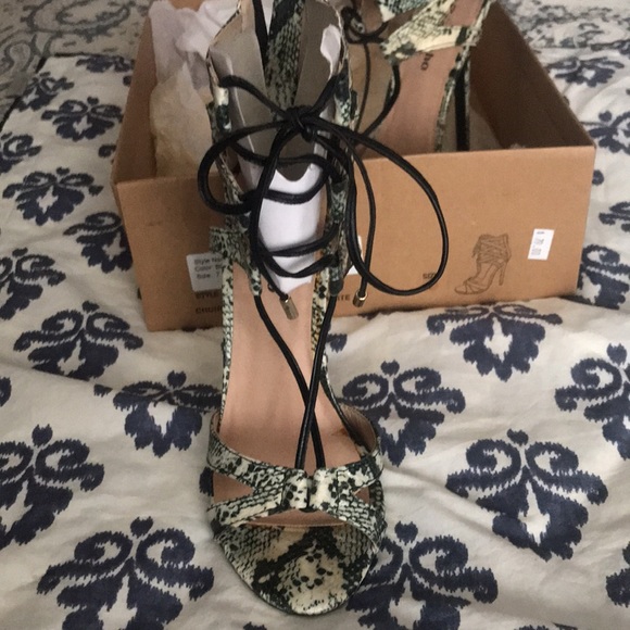 Snake skin heel - Picture 3 of 3